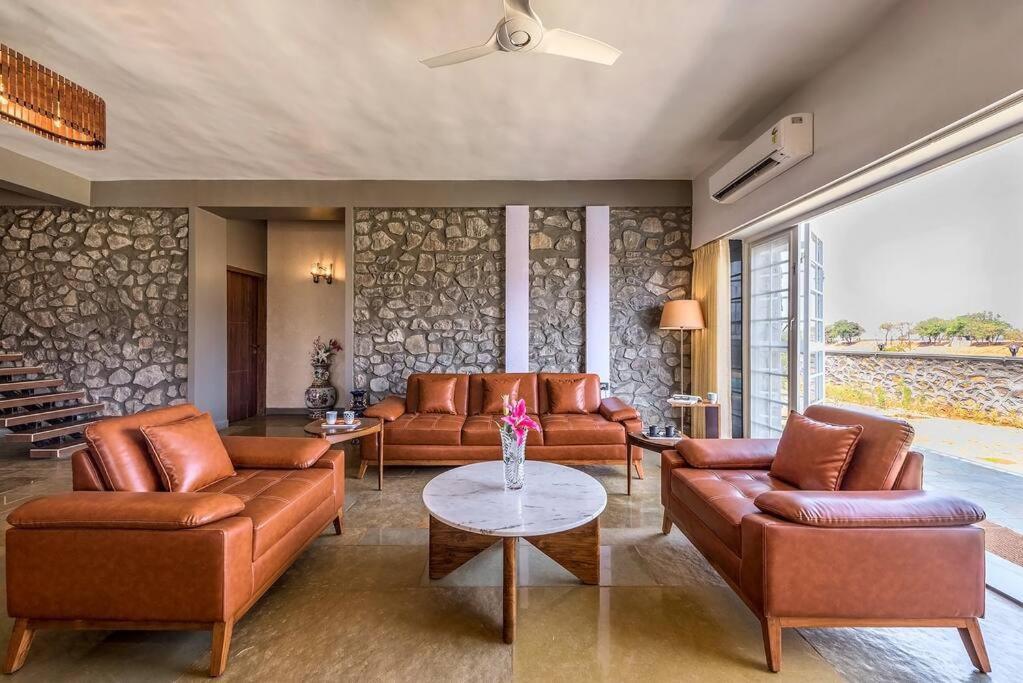 Stone Mansion By Phoenix Stays Igatpuri Zewnętrze zdjęcie