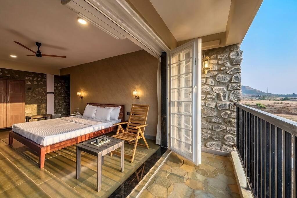 Stone Mansion By Phoenix Stays Igatpuri Zewnętrze zdjęcie