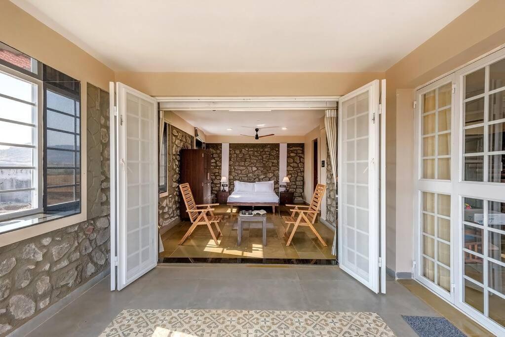 Stone Mansion By Phoenix Stays Igatpuri Zewnętrze zdjęcie