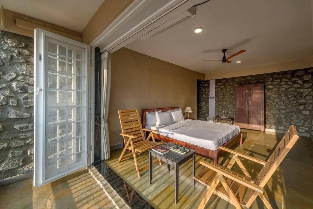 Stone Mansion By Phoenix Stays Igatpuri Zewnętrze zdjęcie