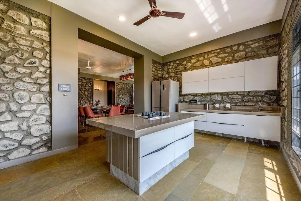 Stone Mansion By Phoenix Stays Igatpuri Zewnętrze zdjęcie