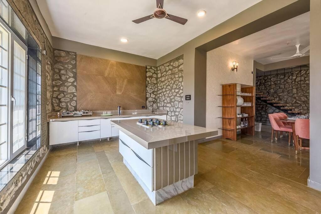 Stone Mansion By Phoenix Stays Igatpuri Zewnętrze zdjęcie