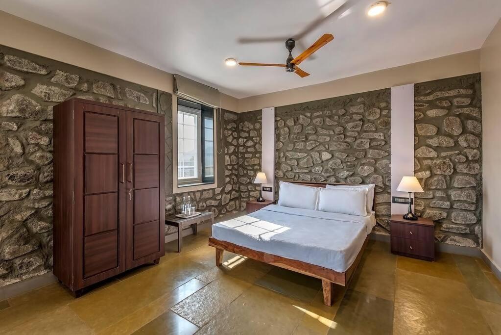 Stone Mansion By Phoenix Stays Igatpuri Zewnętrze zdjęcie