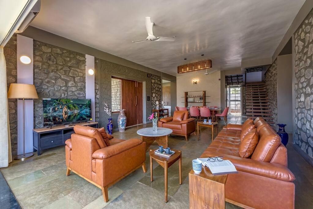 Stone Mansion By Phoenix Stays Igatpuri Zewnętrze zdjęcie