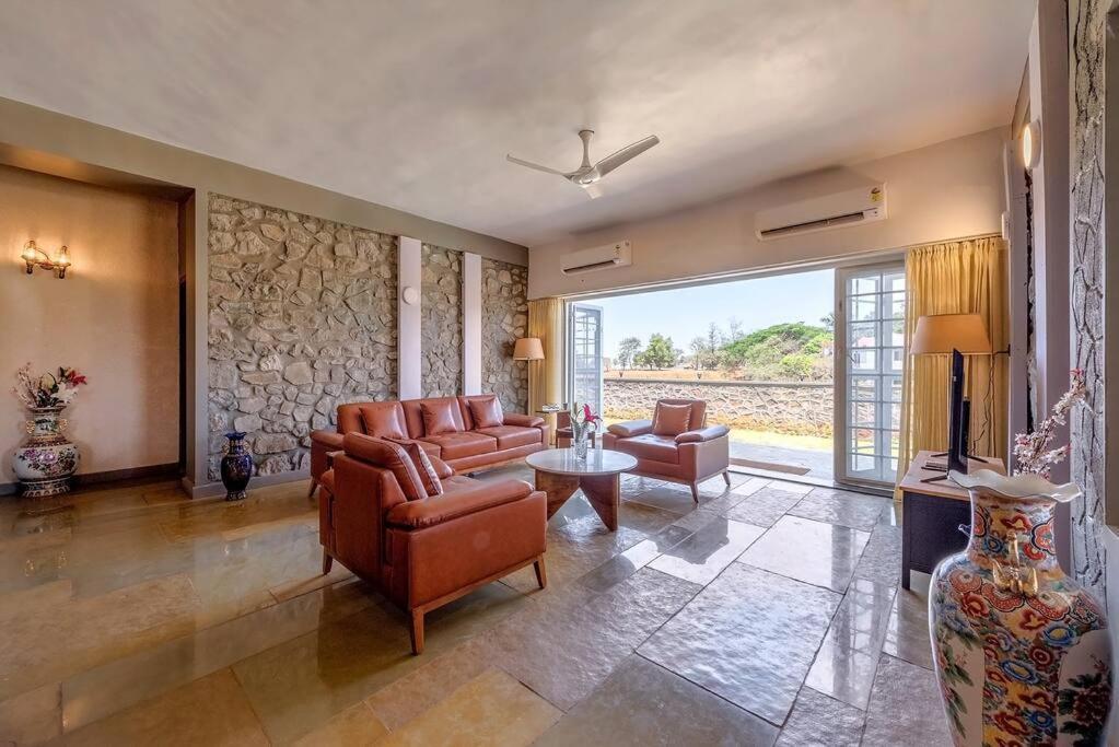 Stone Mansion By Phoenix Stays Igatpuri Zewnętrze zdjęcie