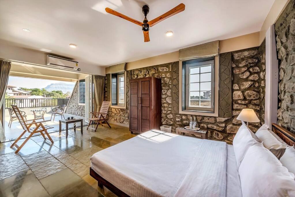 Stone Mansion By Phoenix Stays Igatpuri Zewnętrze zdjęcie