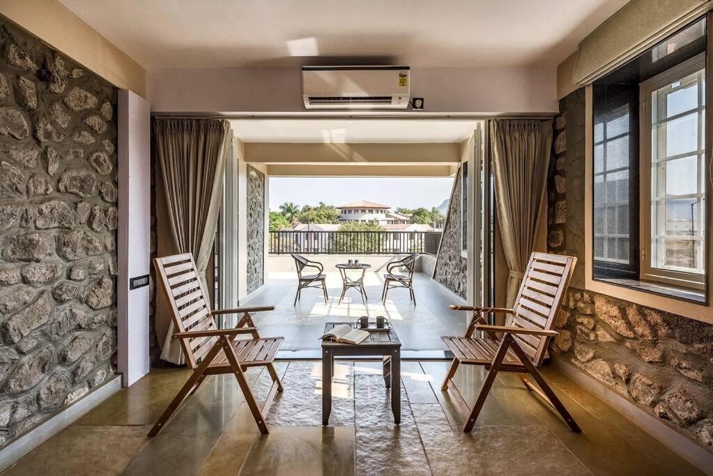 Stone Mansion By Phoenix Stays Igatpuri Zewnętrze zdjęcie