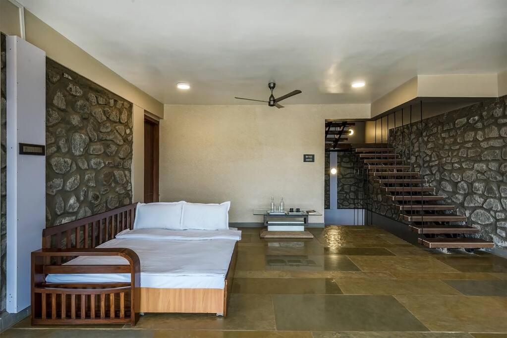 Stone Mansion By Phoenix Stays Igatpuri Zewnętrze zdjęcie