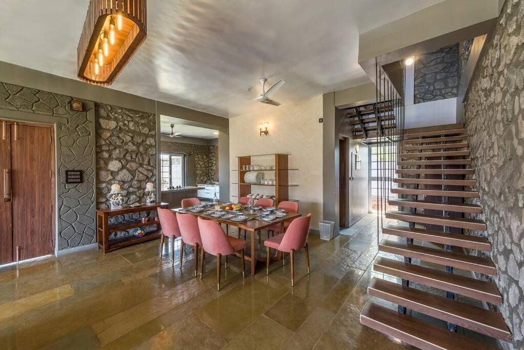 Stone Mansion By Phoenix Stays Igatpuri Zewnętrze zdjęcie